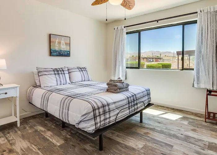 Holiday home Water & Mtn-view Gem W/ Patio In Havasu *