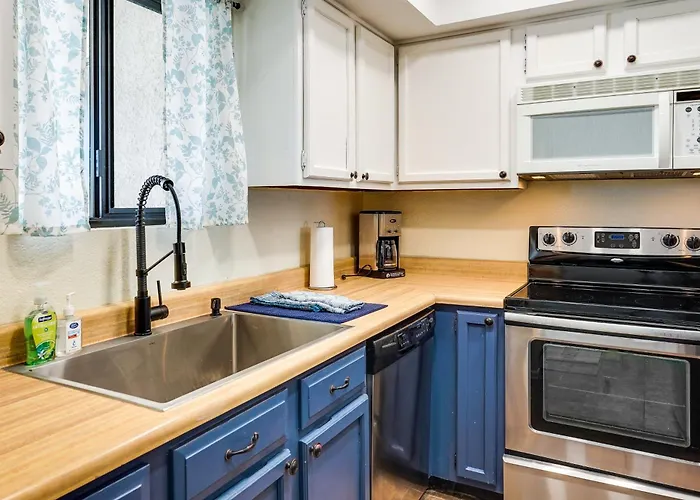 Water & Mtn-view Gem W/ Patio In Havasu *